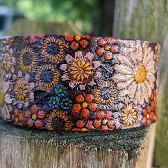 Bracelets - Picture 2 of 7